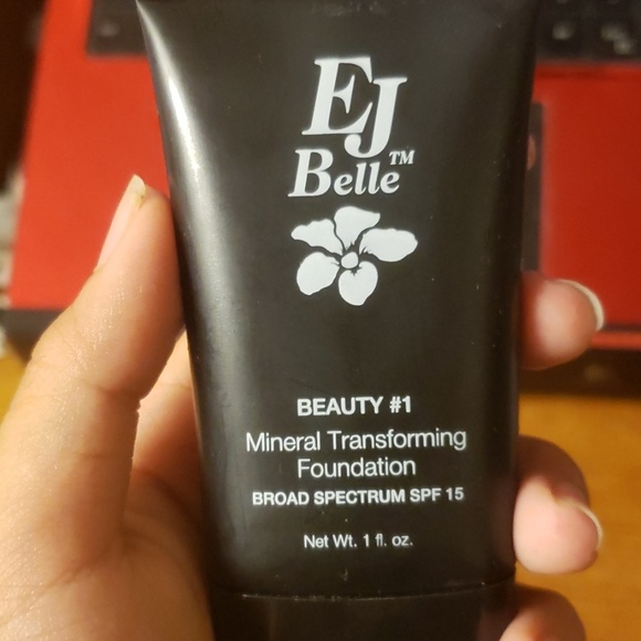 EJ Belle Acne Foundation - Picture 1 of 3